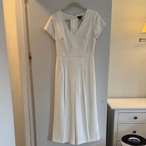 Elegant White V-Neck jumpsuit